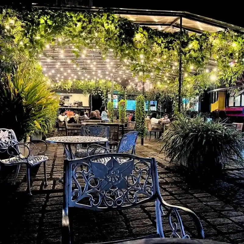 Al Fresco Dining and Cafes