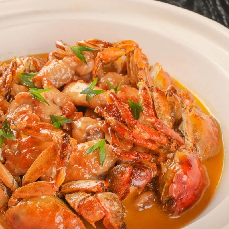 Tasting a Traditional Northern Crab Lunch